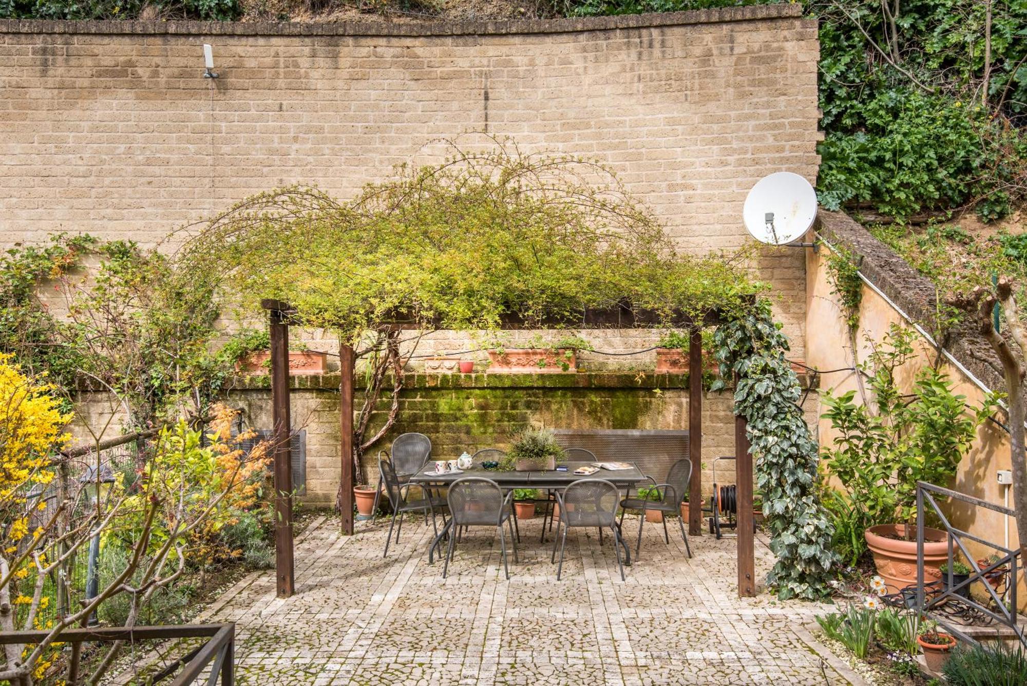 Secret Garden Siena Villa Bagian luar foto