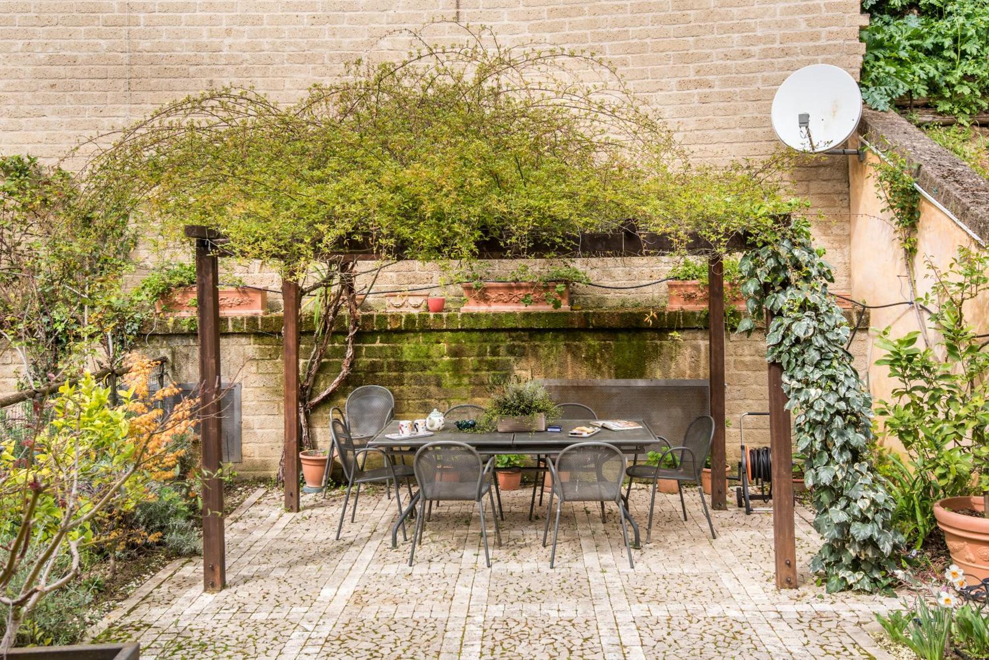 Secret Garden Siena Villa Bagian luar foto